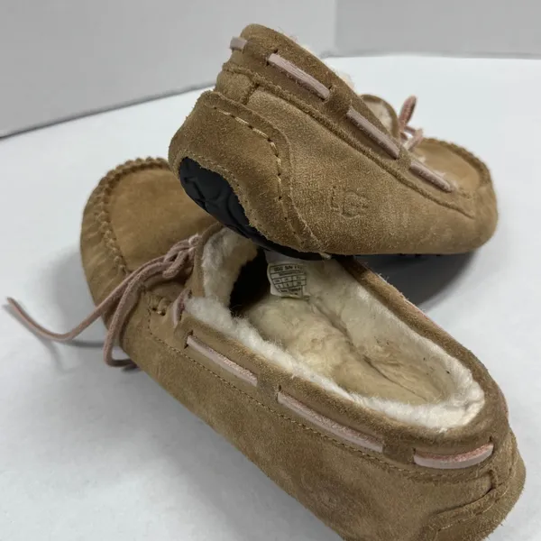 UGG‎ Women's Dakota Wool Lined Suede Slipper - Size 8. - Image 6