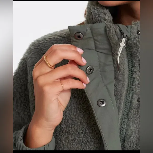 Vuori Women's Cozy Sherpa Jacket Green Fleece Jacket Olive Green Size Large - Image 3