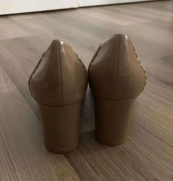 Tan Dress Shoes Size 9 - Image 4