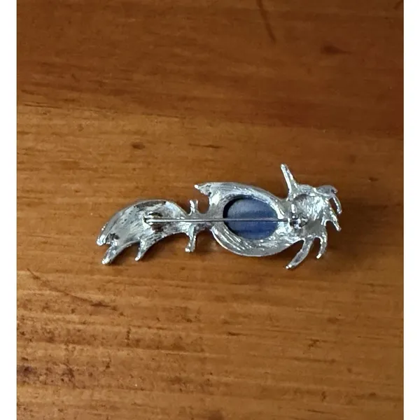Vintage Blue Cat’s Eye Figural Brooch Silver Tone Bird Fish Chatoyant Pin - Image 5