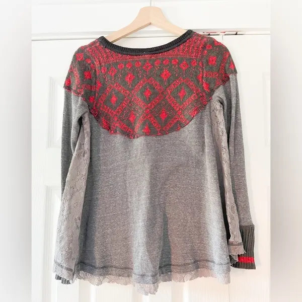 Free People Thermal Top Size XS Nordic Design Lace Sides Excellent Condition‎ - Image 3