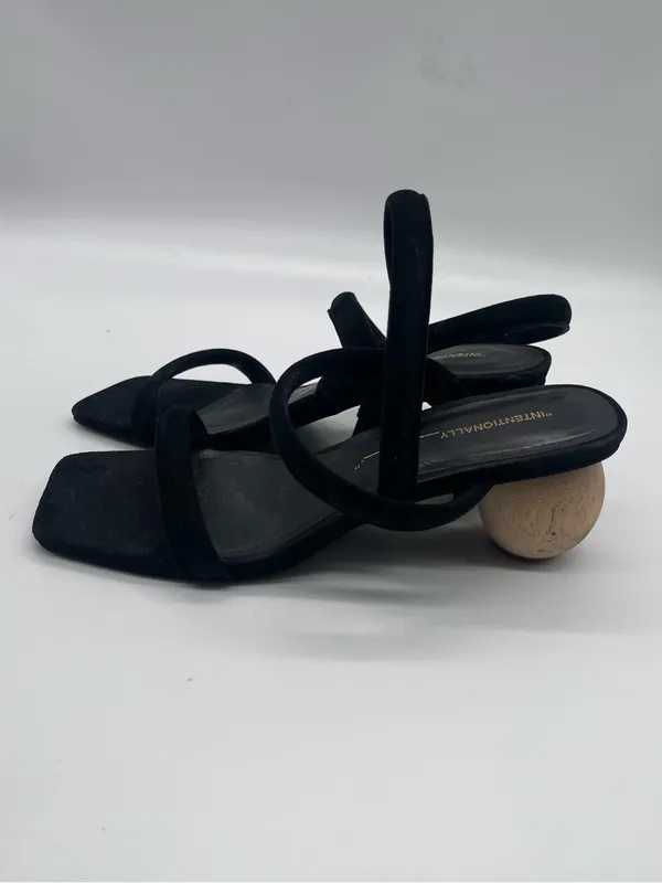 Internationally Black Strappy Sandals with Sculpted Wooden Heel - Image 4