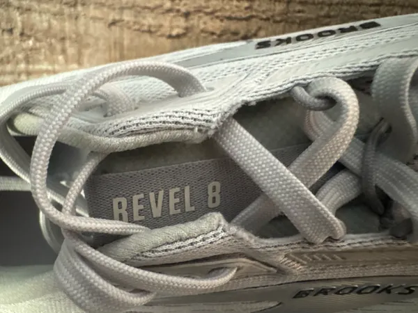 Brooks running sneakers  - Image 4