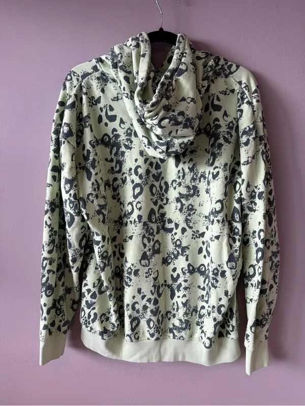 Gymshark Women’s Light Green All Over Animal Print Hoodie‎ Sweatshirt Medium - Image 11