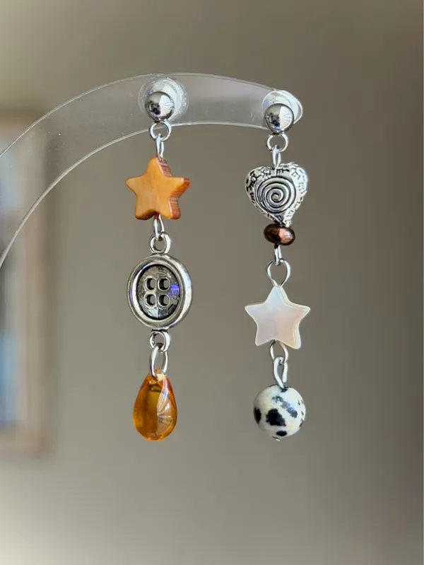 Handmade y2k funky fairy assymmetric dangle earrings🌟🧡 - Image 3