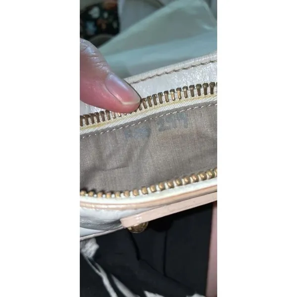 Marc by Marc Jacobs White Leather Crossbody Bag – Classic Q Style - Image 5