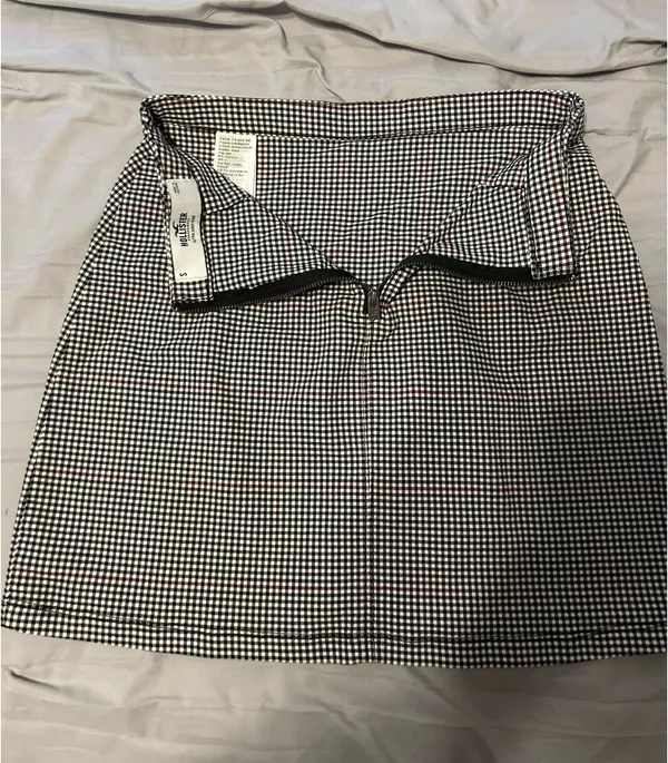 Hollister Plaid Mini Skirt - Image 4