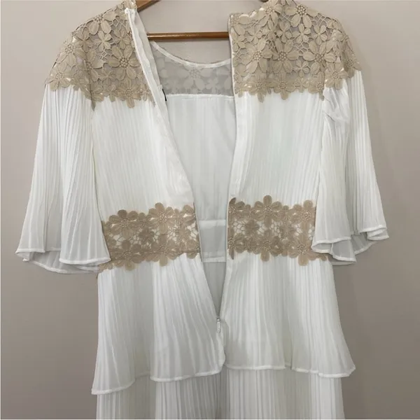 Lulus Westwind White Lace Pleated Tiered Chiffon Dress Crocheted Floral Top Sz L - Image 11