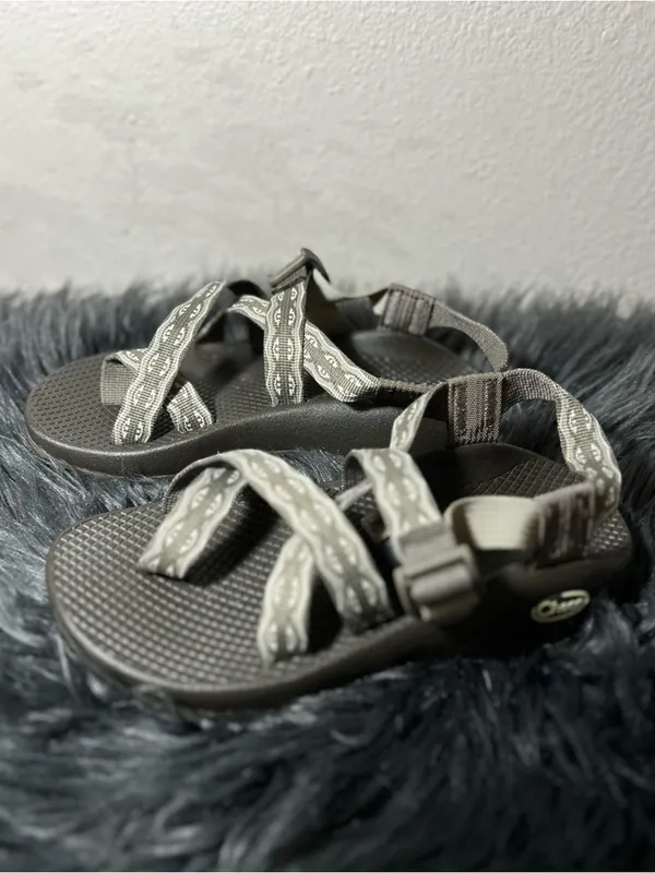 Chaco Women's Z2 Classic Mayan Bungee Cloud Adjustable Sandal Taupe Chaco Sz6 - Image 3