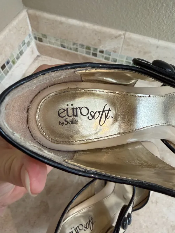EuroSofft by Sofft Two Tone Patent Leather Mary Jane Heels Pumps Size 8 - Image 9