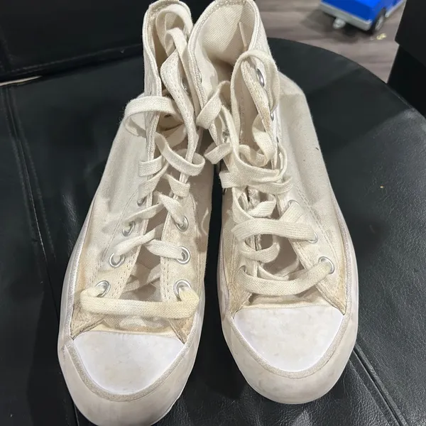 Converse High-Top Sneakers in white sneakers has some stains - Image 9