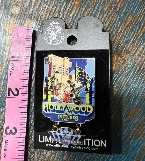 Disney Vintage new Disneyland Trading pin limited Edition CA adventure Hollywood - Image 4