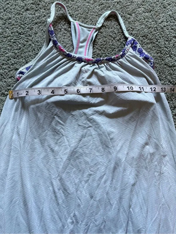 Lululemon Tank Top Womens Size 6 Built In Bra Light Gray Athleisure Athletic - Image 3