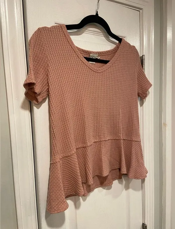 Paper Crane Size S Pink Waffle Knit V Neck Short Sleeve Ruffle Hem Peplum Top - Image 5