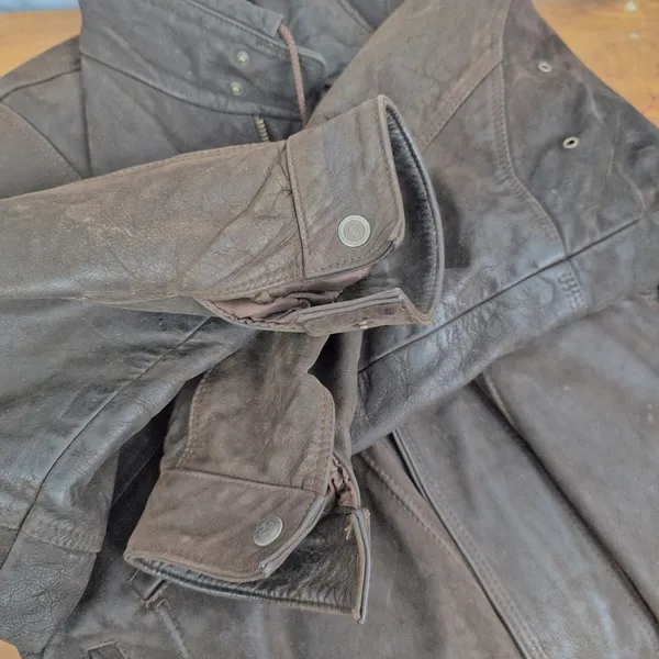 Vintage Heavy Leather Italian Made 80's Jacket. - Image 4