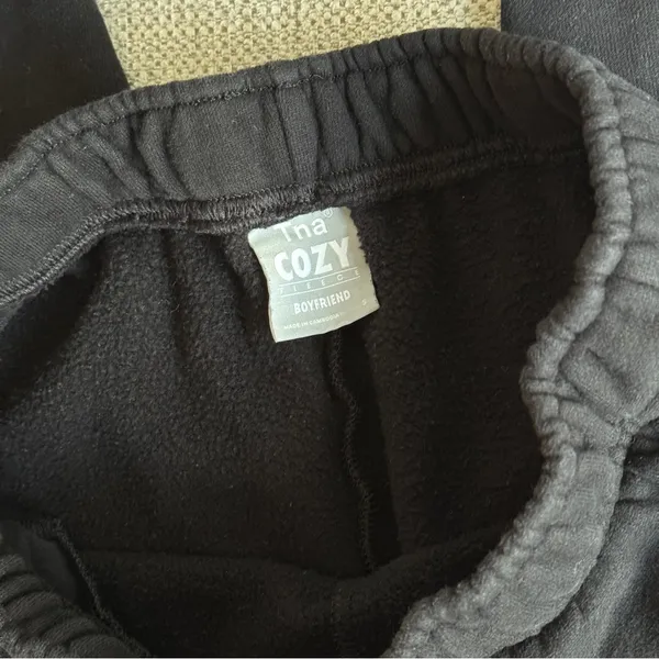 Aritzia TNA Cozy Boyfriend Fleece Black Sweatpants - Image 2