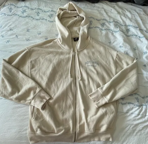 Beige Pacsun zip up hoodie with pockets and hood. Size M. - Image 2