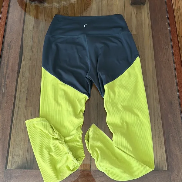 ZYIA Neon Yellow Parallel Luxe High Rise 7/8 ruched inner leggings - Image 2
