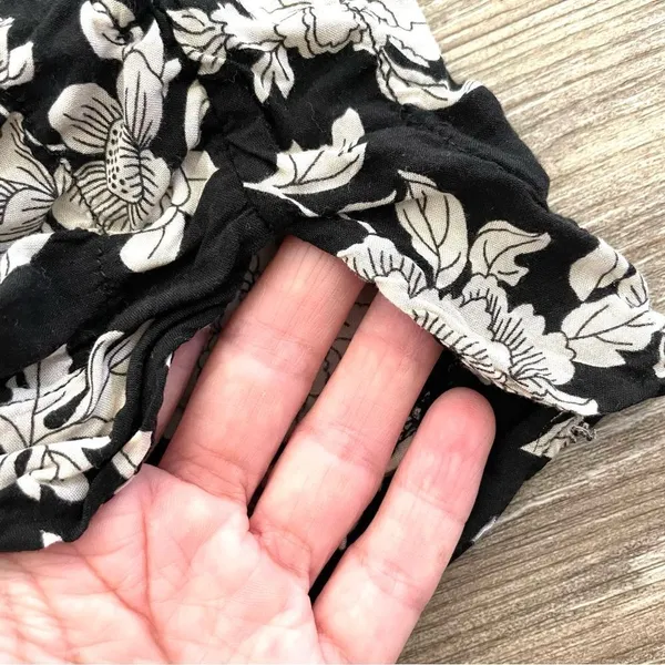 Brandy Melville black and white floral short shorts - Image 5