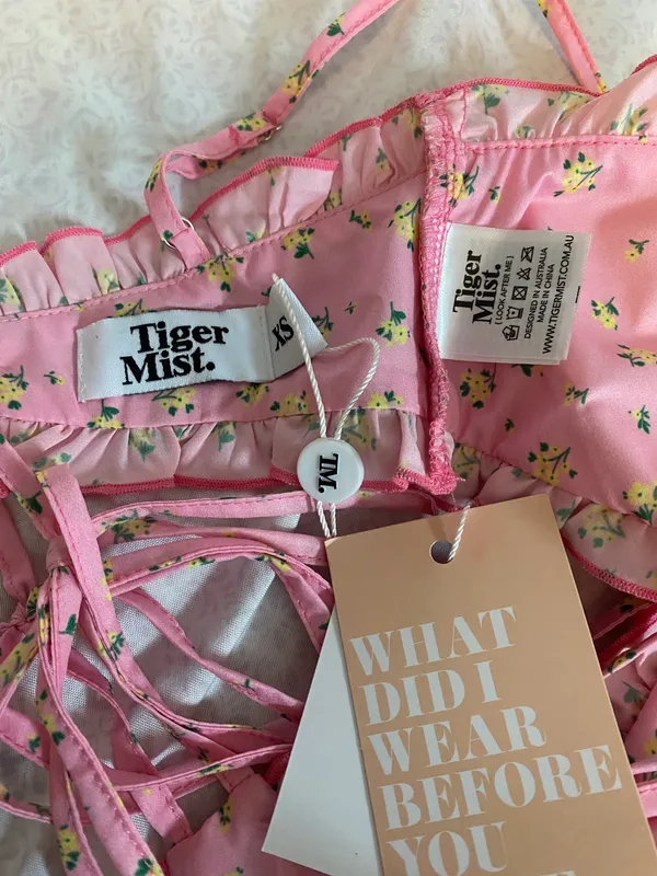 Tiger Mist BNWT  pink floral top - Image 6