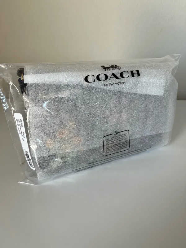 Coach Large Double Zip Wristlet - Image 10