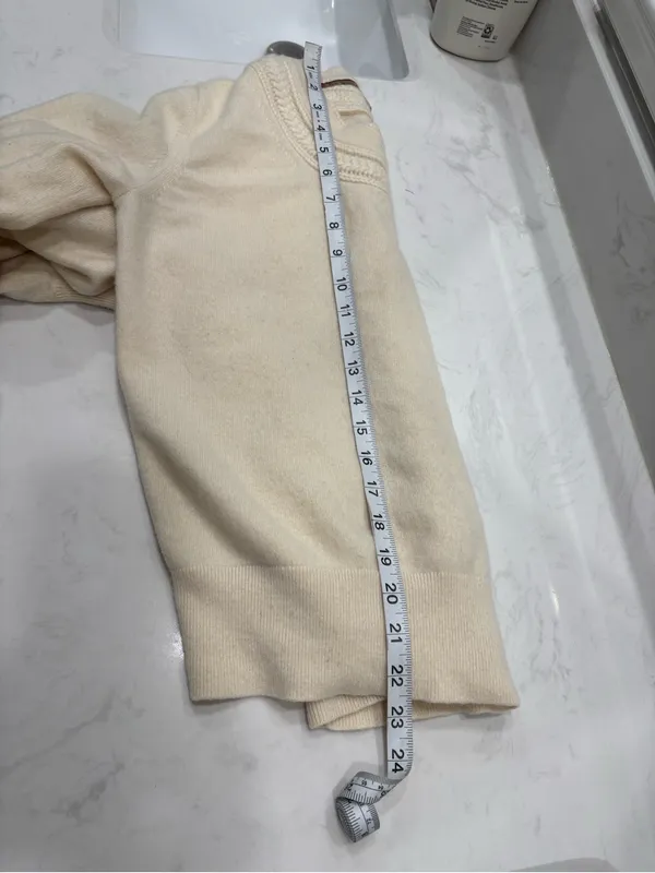 Burberry 100% cashmere sweater fits more like a Medium/large - Image 11