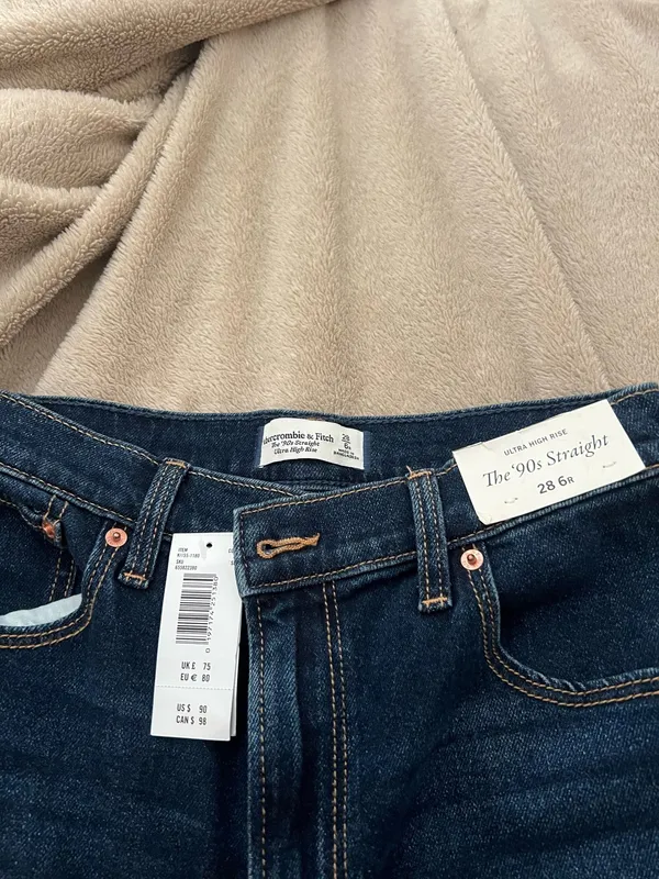 Abercrombie High-Rise 90s Straight Jeans - Image 5