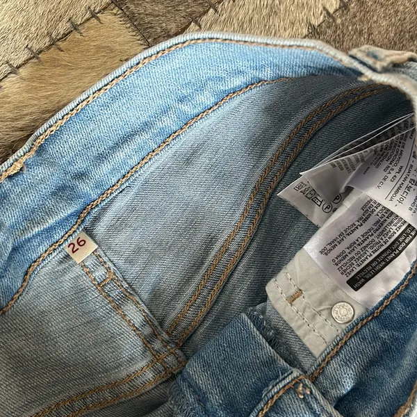 Levi's Light Washed Long Women’s Denim Shorts‎ - Image 4