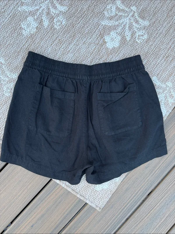 Old Navy Black Women's Athletic Shorts with Elastic Waist - Image 3