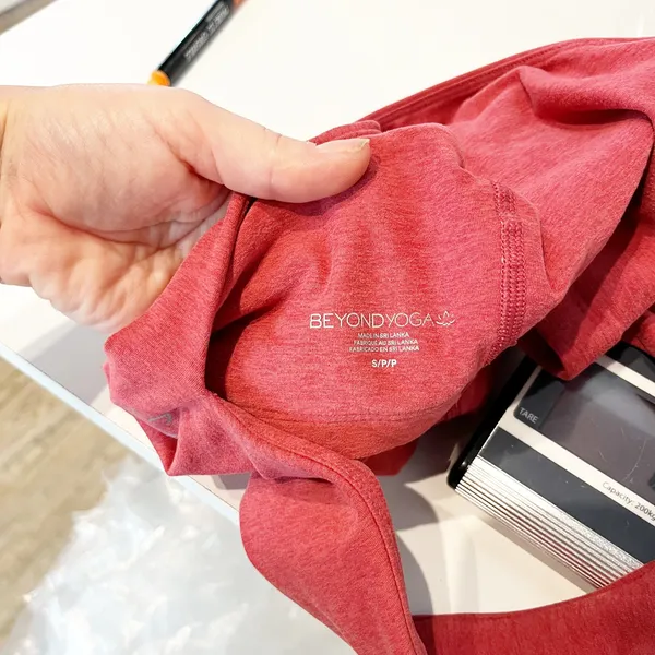 Beyond Yoga Spacedye Good Day V-Neck Cropped Tank Top Red Small - Image 2