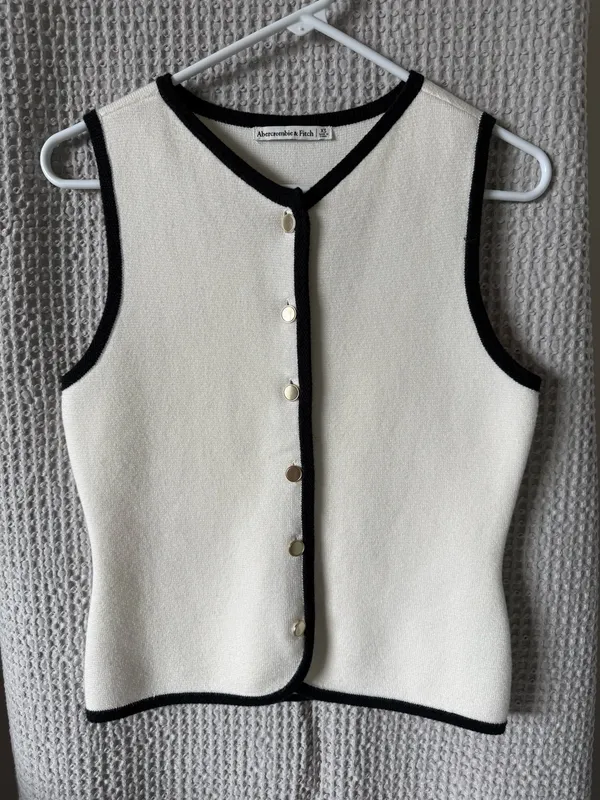 Abercrombie Sweater Vest V-Neck - Image 2