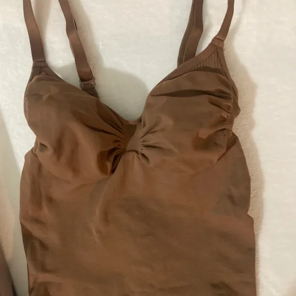 SKIMS BOXED Sculpting Bodysuit M - Image 5
