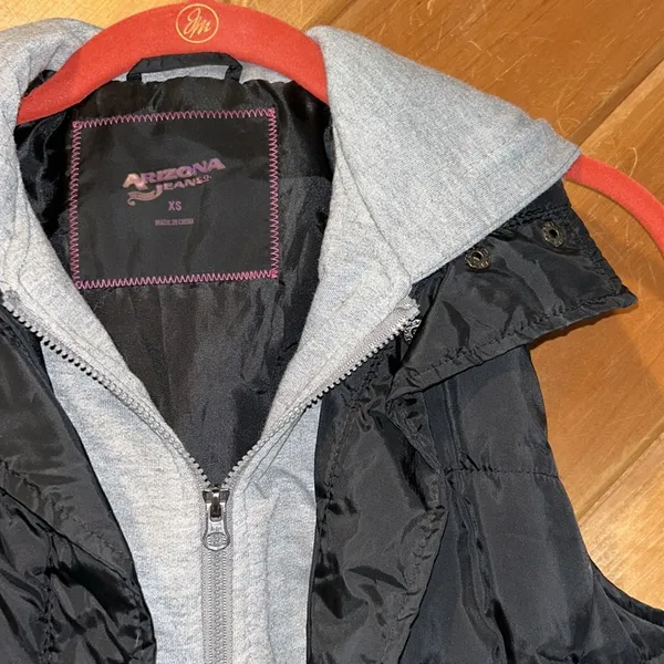 Arizona jeans company black puffer vest with gray hoodie layer - Image 3