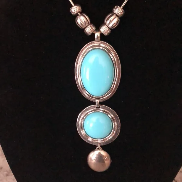 70s inspired Fashion long necklace w faux turquoise stones - Image 3
