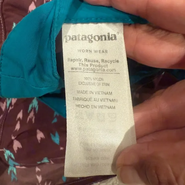 Patagonia Women’s size 12 Maroon and Teal Patterned Shorts - Image 11