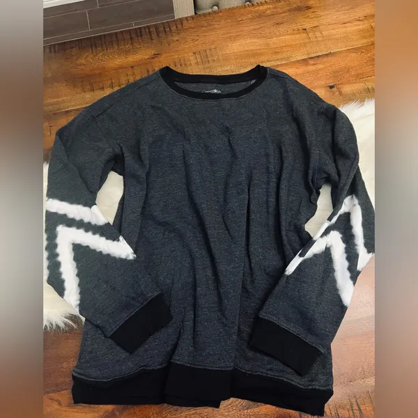 Natural Life Comfy Crewneck Sweatshirt Charcoal Chevron Size M Soft Pocket - Image 3