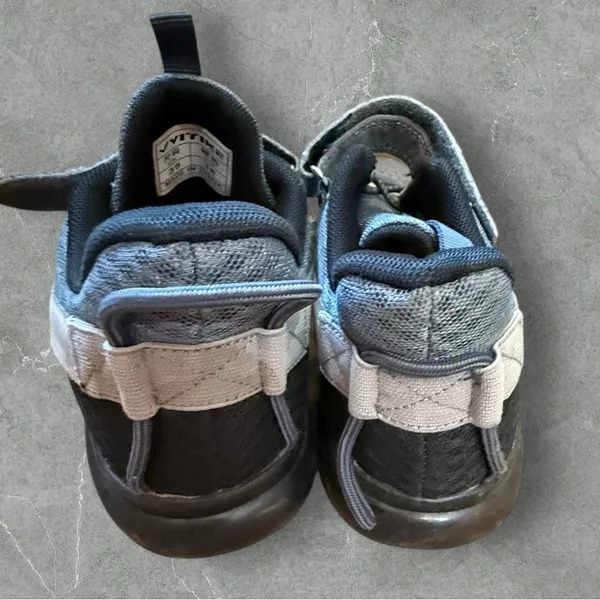 Vitike Athletic‎ Shoes Size 8 - Image 4