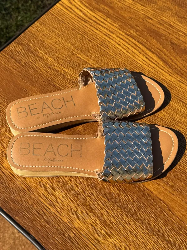 Matisse Beach Pipeline Sandals Gold Metallic Woven Leather Slides Size 8 - Image 4