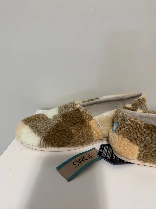 NWT TOMS Alpargata Faux Shearling Flats – Women’s Size 7.5 - Image 3