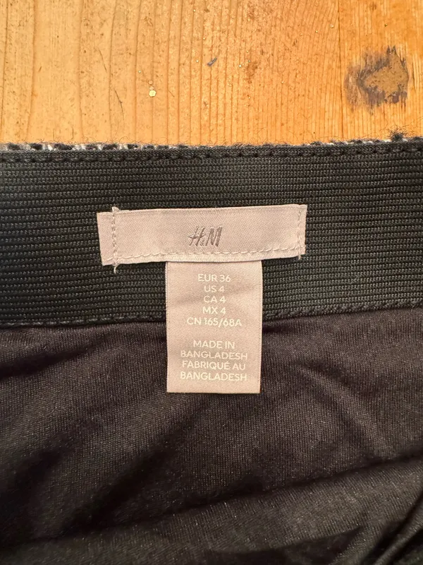 H&M Black and White Herrington Mini Skirt - Image 2