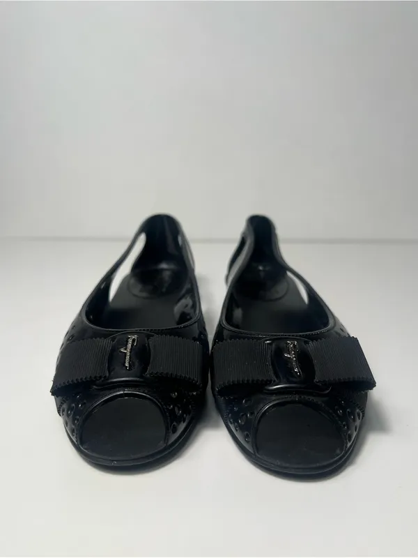 Salvatore Ferragamo Nilly Nara Vara Bow Perforated Peep Toe Jelly Flat Slides - Image 6