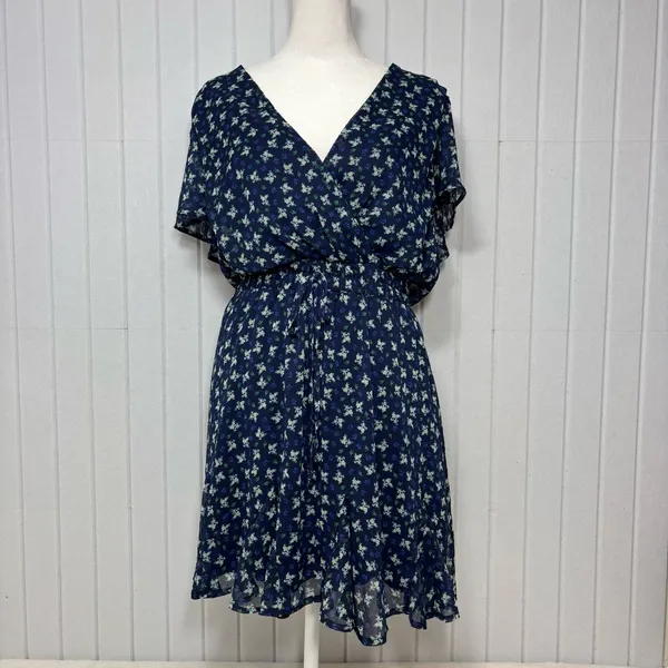 Francesca’s Mi‎ Ami Navy Floral Wrap Dress Short Sleeve Above Knee Size M - Image 11
