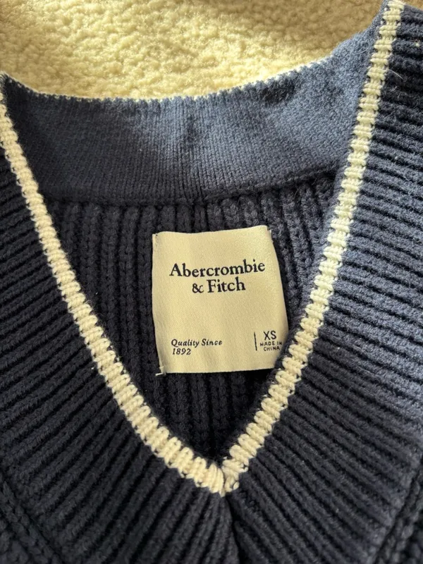 Abercrombie & Fitch Navy and White V-Neck Sweater Vest - Image 2