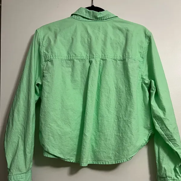 Universal Threads Light‎ Green Button-Down Cropped Shirt - Size Large - Image 5