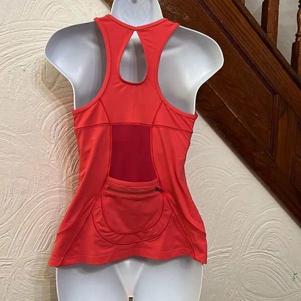 Athleta Energy Workout cycling tank‎ top size S - Image 2