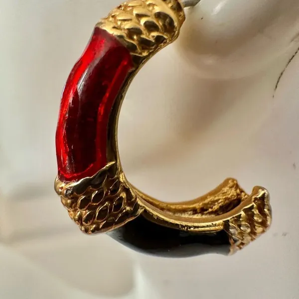 Red black and gold tone half hoop earrings - Image 5