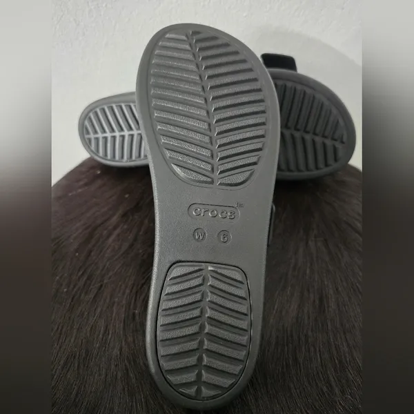 Crocs Brooklyn Buckle Low Low women's Sandal Size 6 - Image 7