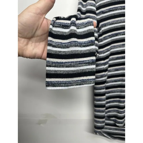 American Eagle Outfitters Soft & Sexy Plush V-Neck Striped Shirt Women's Medium￼ - Image 5