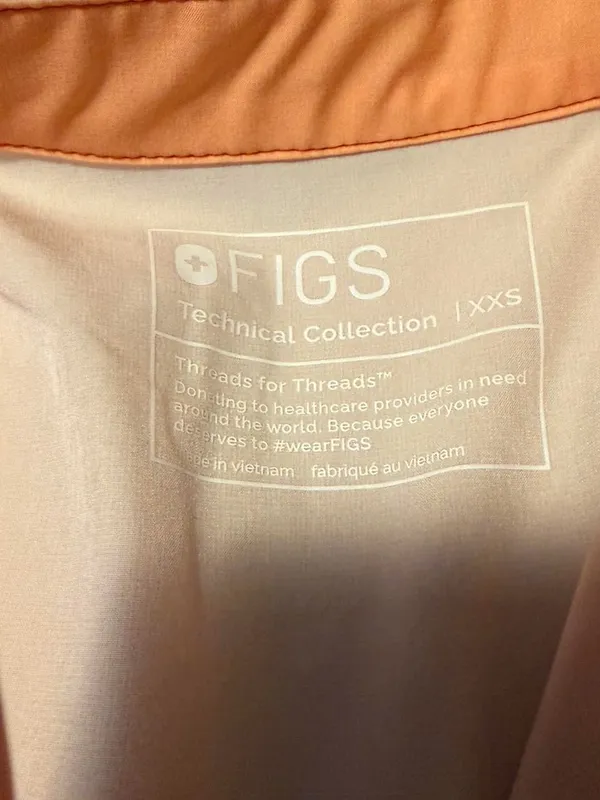 FIGS Ombre Peach-to-Coral Sleeveless Rafaela Technical Scrub Top - Image 3