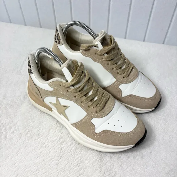 Vintage Havana Beige and White‎ Star Sneakers size 8.5 - Image 2